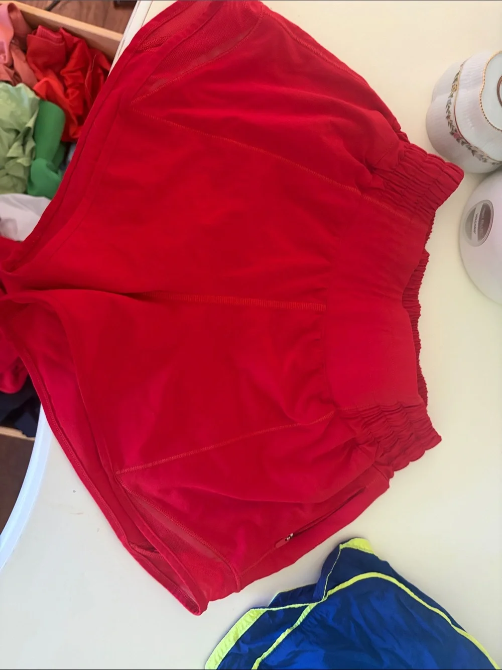 LULULEMON BRIGHT RED HOTTY HOTS: SIZE 2, High rise, 2.5 inch